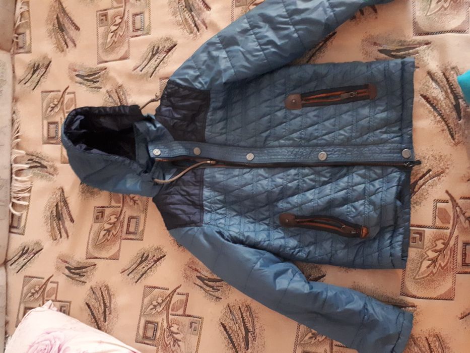 Продам курку  на весна -осень