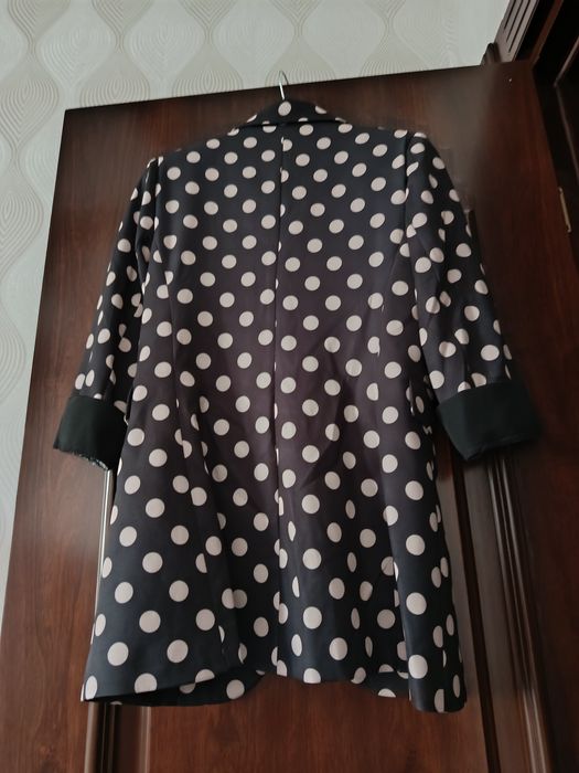 Kostyum sotiladi srochno