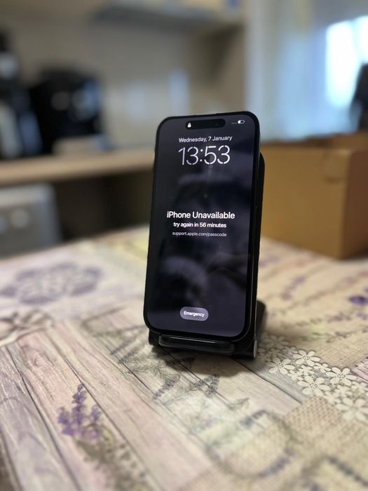 iPhone 15  Negru Ideal pentru  Piese Recarosare