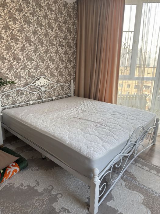 Кровать двуспальная на