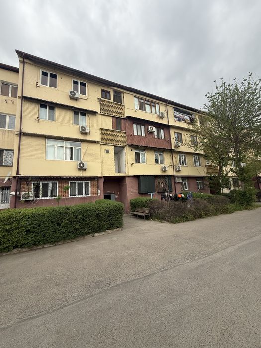 Продам квартиру Водник центр Автасалон Бектемир 77 серия 4 комнат евро