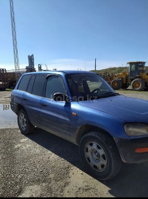 РАФ 4 автомашина крассовер