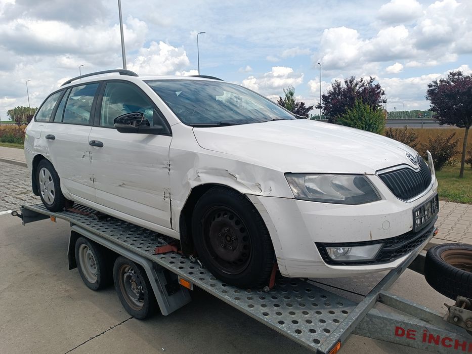 Far Amarok Volkswagen Amarok Far Skoda Octavia3 piese motor 1.6tdi lampa far Volkswagen Amarok lampa far Skoda Octavia3 halogen full xenon piese motor