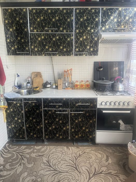 Сотилади мебел б/у кухонни