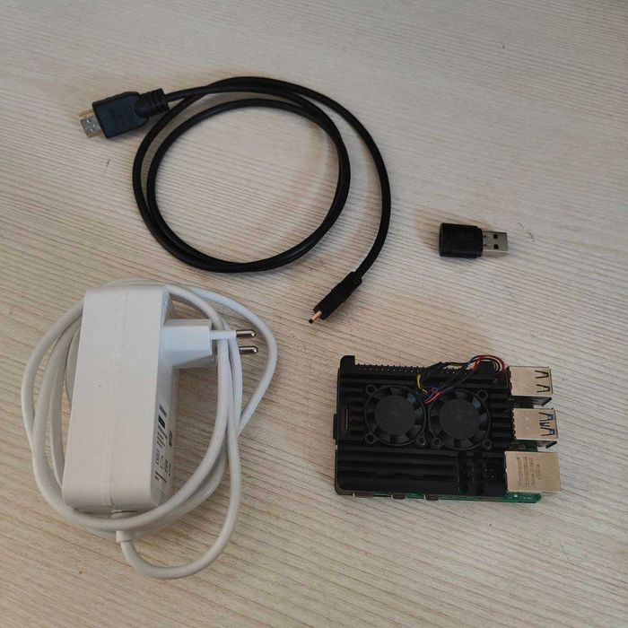 Микрокомпьютер Raspberry Pi 5 Starter Kit 4GB