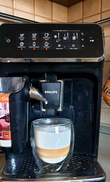 Кафемашина PHILIPS LatteGo EP3241/50