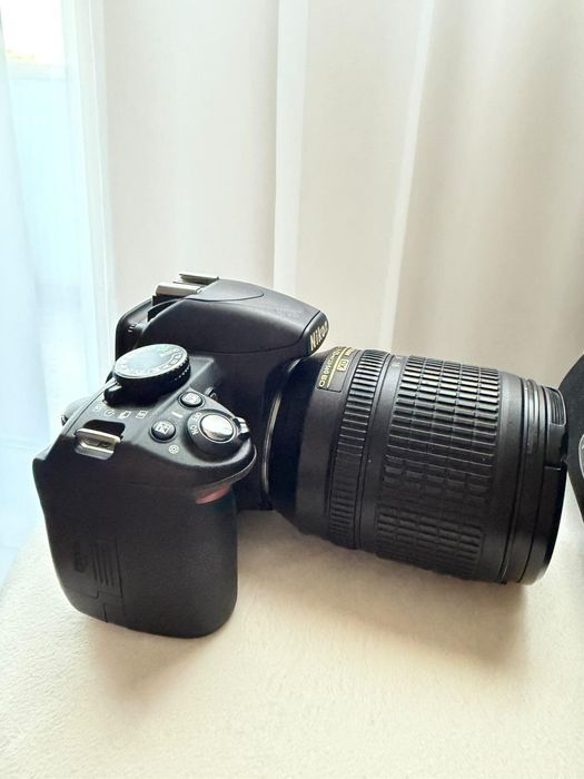 Фотоапарат Nikon D3100 с обектив