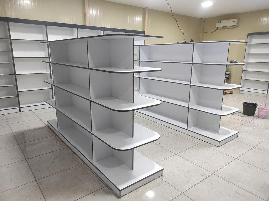 Полки стелажжи ветрины островки для магазинов и аптек.