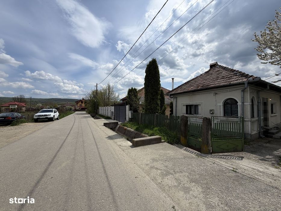 Casa Stalpeni, la asfalt, cu gaze, garaj, anexa, 3 camere, mobilata
