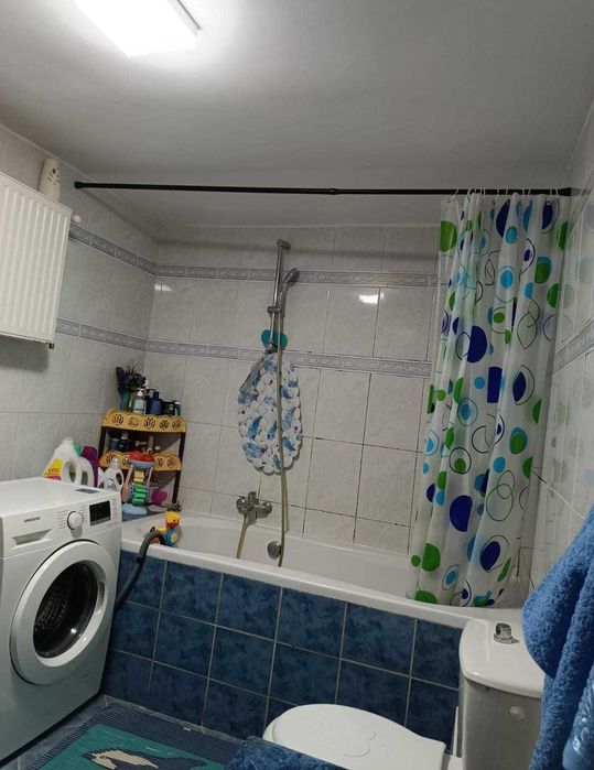 Proprietar vinde apt. spațios cu 3 camere