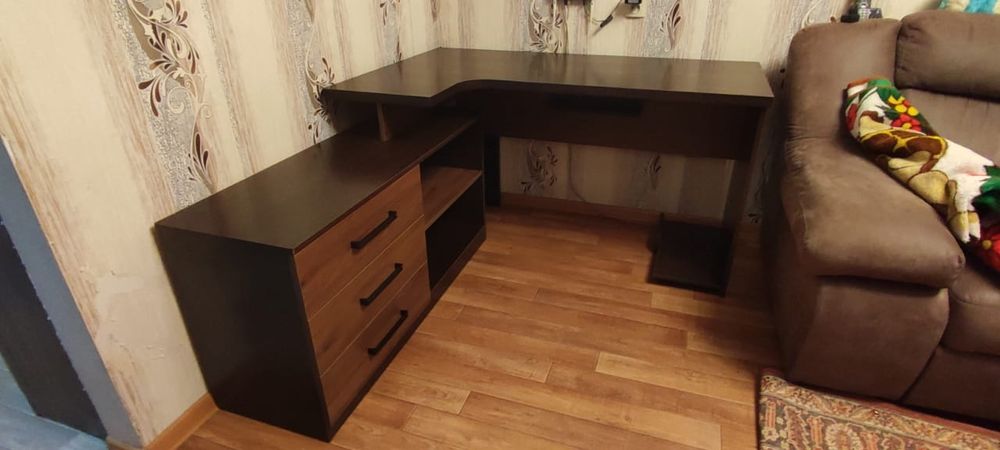 Столы компьютерные,  письменные.