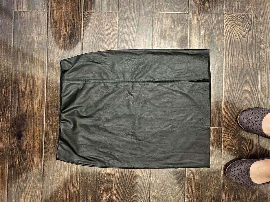 Кожаная матовая юбка , очень красивая изящная модная , стильная S