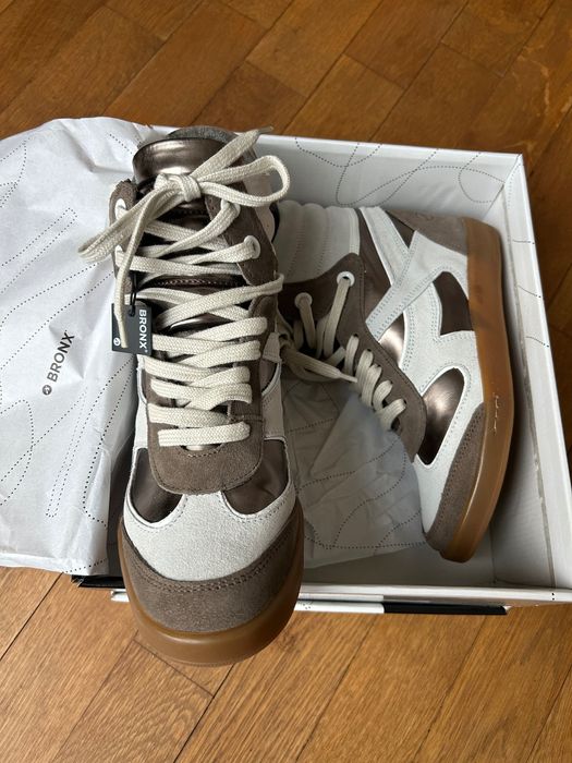 Боти Bronx 39н. Чисто нови . Естествена кожа, имат скрита платформа.