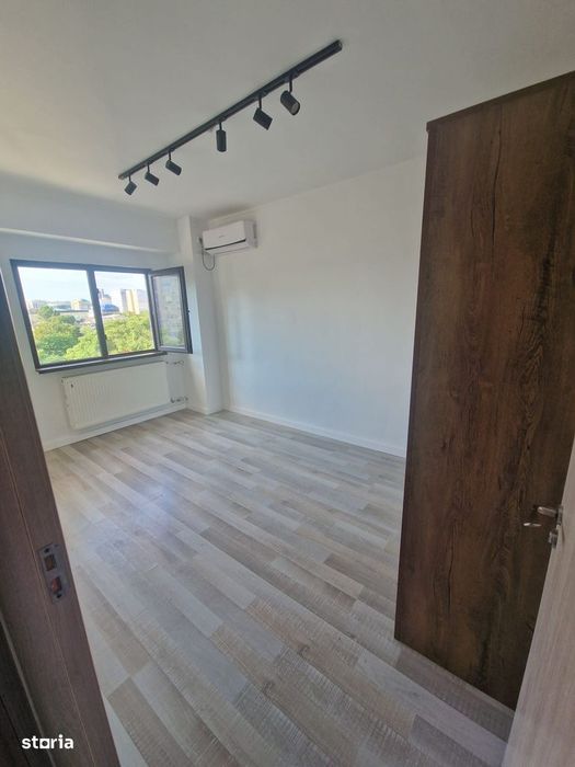 De vanzare - Apartament 3 camere - Tineretului