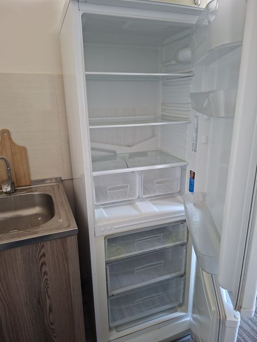 Продам стеральную машину PREMER объем 7 кг и холодилник INDESID