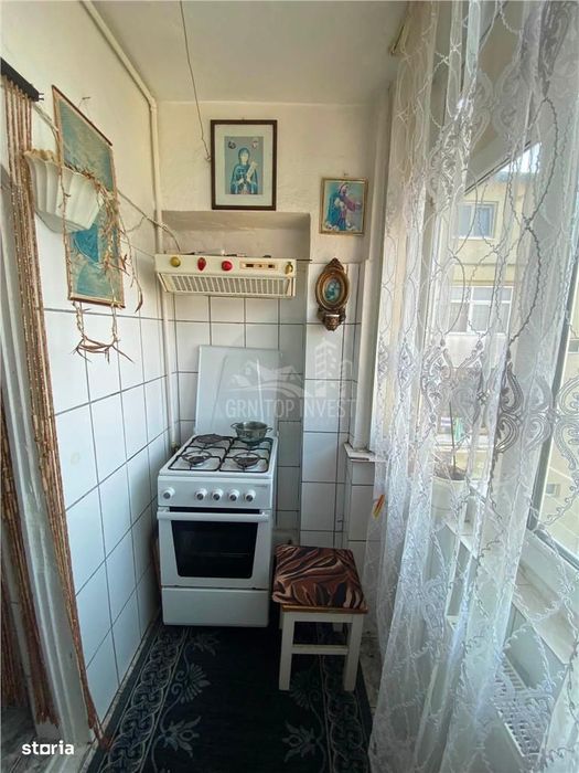 Apartament 2 camere decomandat balcon si pivnita zona Lazaret