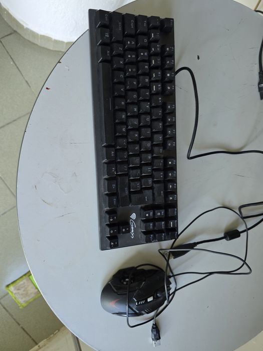 Tastatura mecanica plus mouse gaming pachet