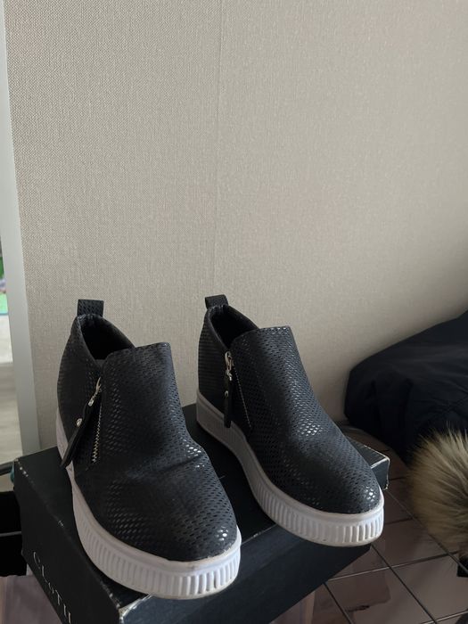 Продам ботинки р 35