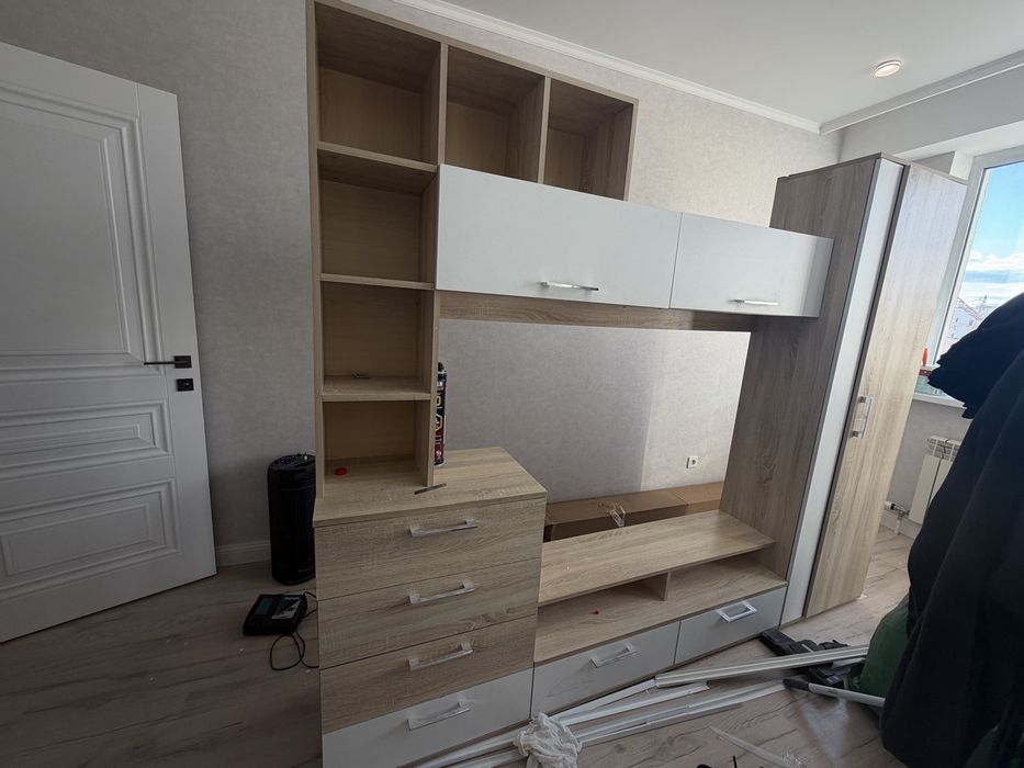 Продается шкаф очень удобный для одежды для книг