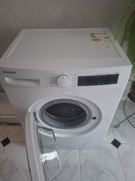 Продавам пералня Daewoo 7 кг, безупречна
