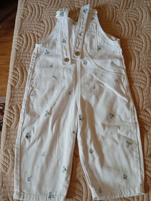 Hăinuțe noi pentru fetițe