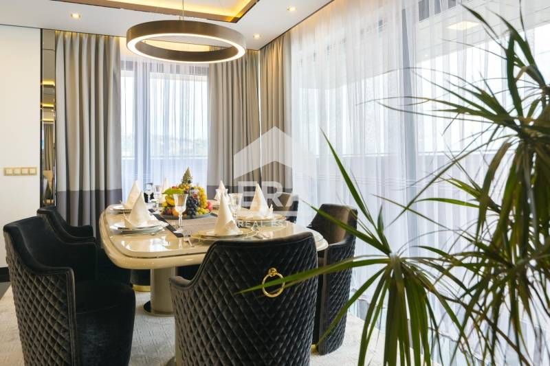 Луксозен многостаен мезонет за продажба в затворен комплекс, на брега