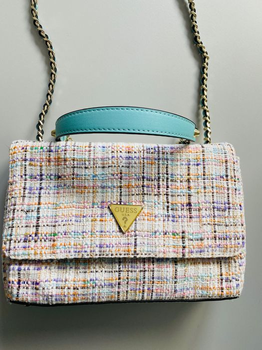 Guess нова много красива чанта букле и кожа