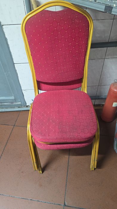 Продам б/у столы и стулья