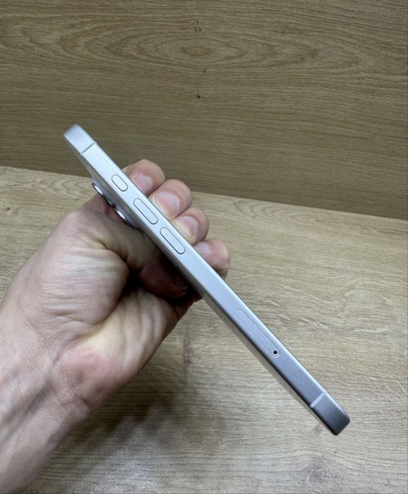 iPhone 16  ALB  Totul Original