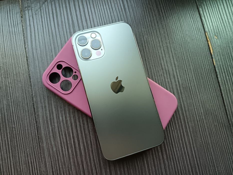Айфон 12 про . Все отлично все родное .