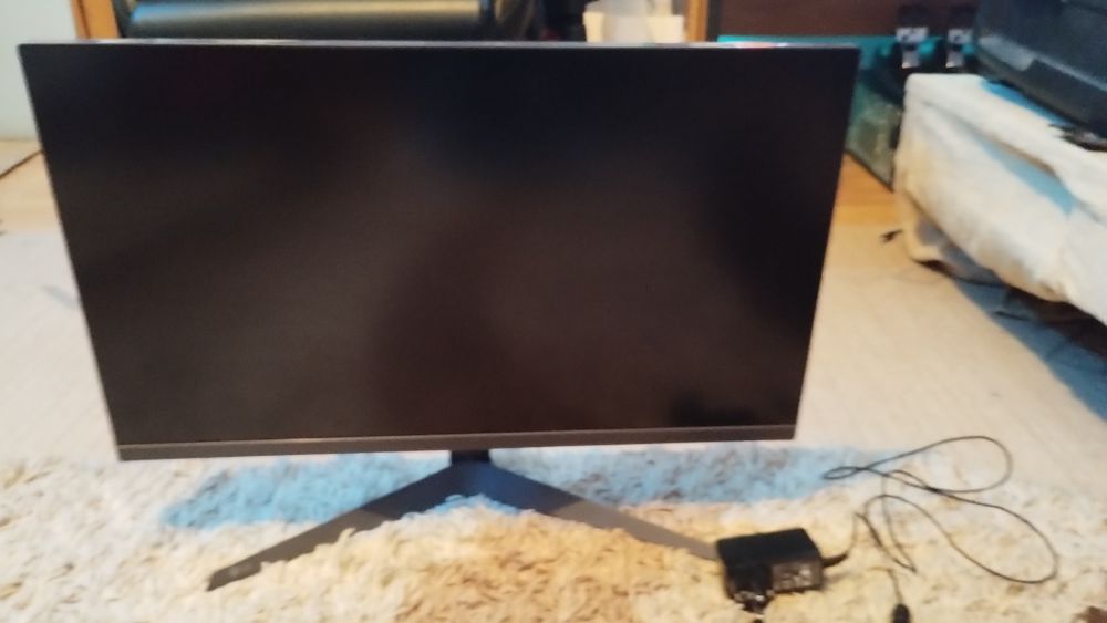 Monitor LG 180 de hz vănd sau schimb cu un telefon