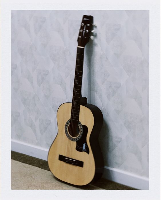 Гитара Мадина сатылады