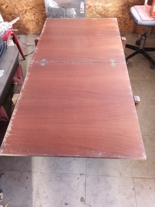 Продавам маса   .