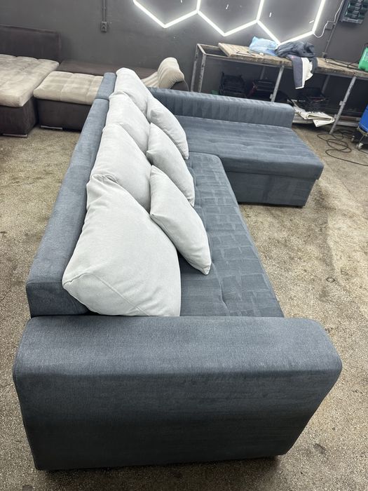 Coltar extensibil ca NOU cu lada de depozitare si perne