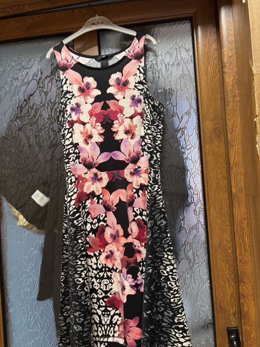 Рокля (S) Обличана е 3-пъти