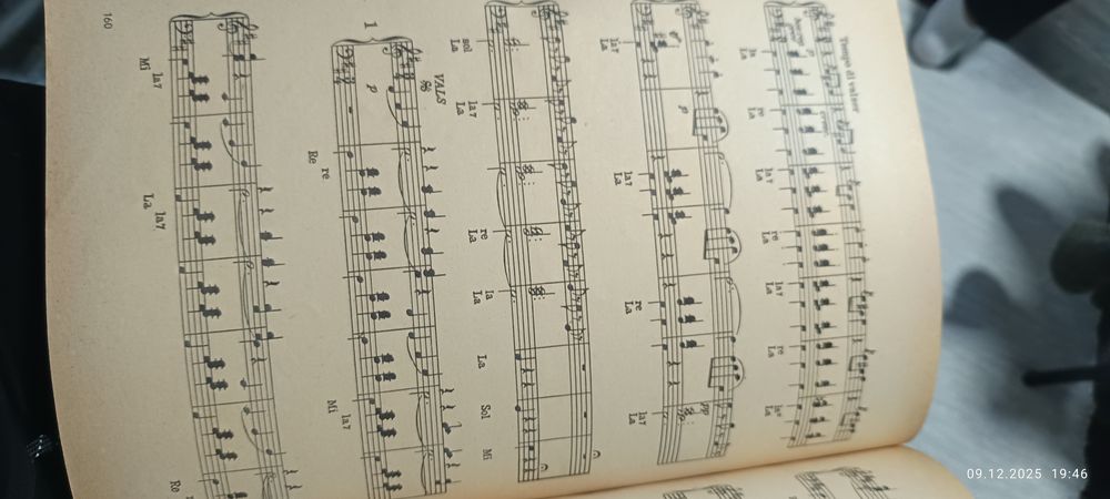 Metoda acordeonul și partituri