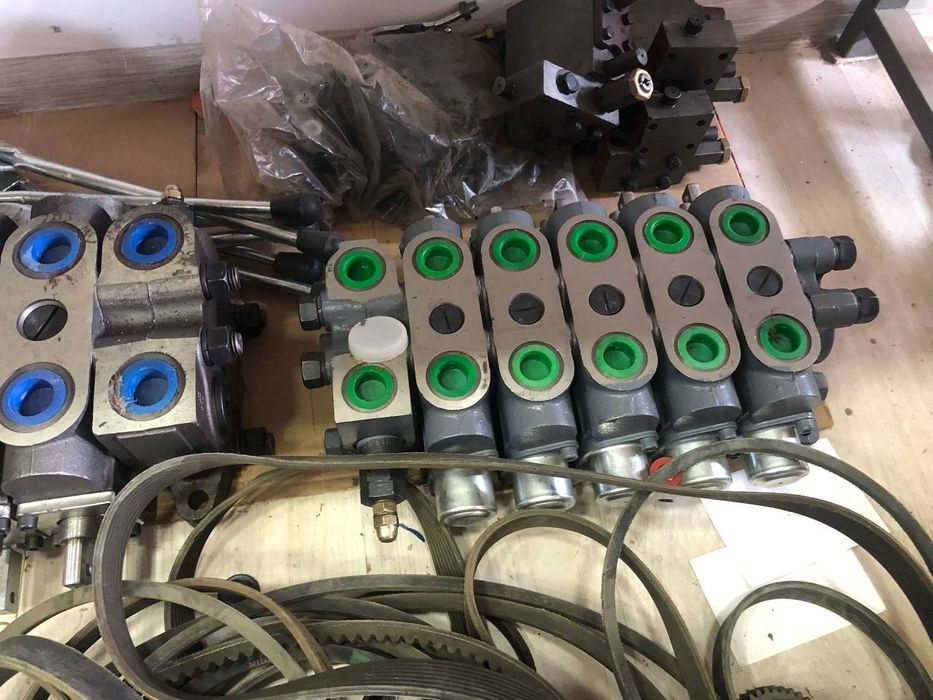 Имеются запчасти для гидравлических узлов