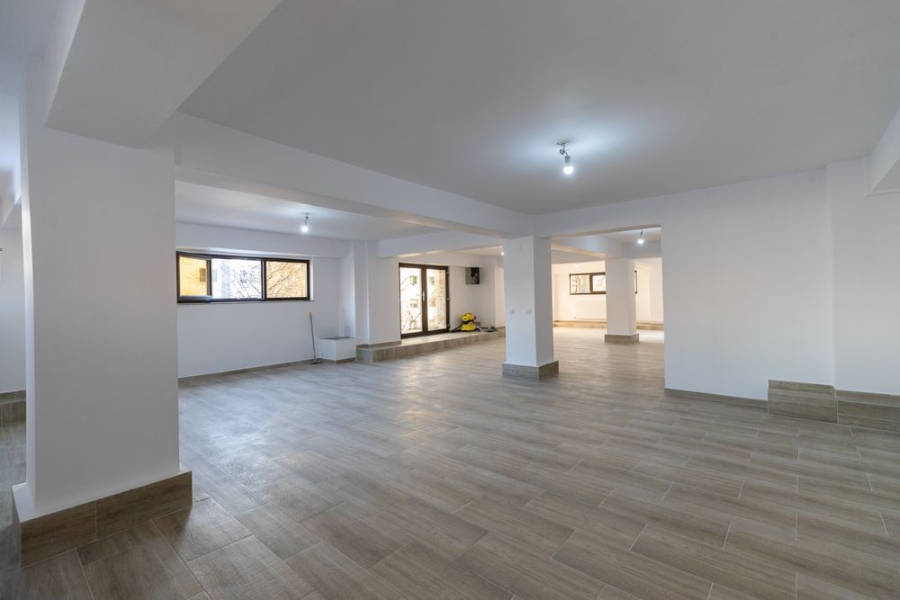 Spatiu comercial de inchiriat - Banat -amenajat NOU 130 mp -3 loc parc