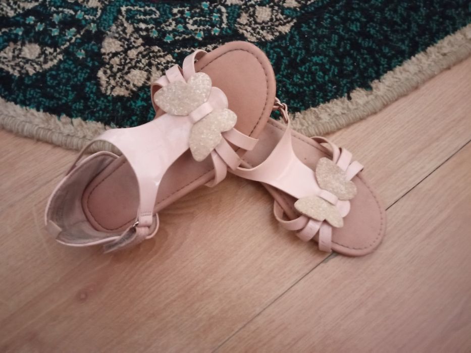 Детские босоножки для девочек