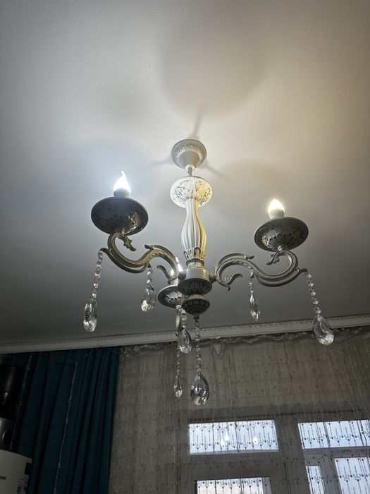 Продаю люстры. Очень красивые