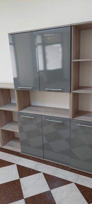Продавам офис мебели, сглобени, но неизползвани