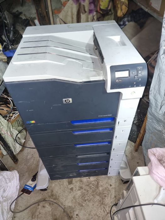 Принтер а3 цветной Hp color laserjet 5525