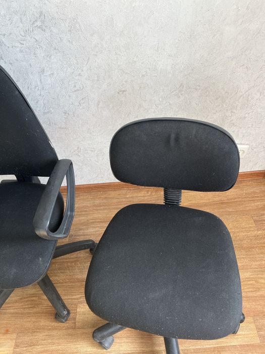 офисные кресла, цвет черный