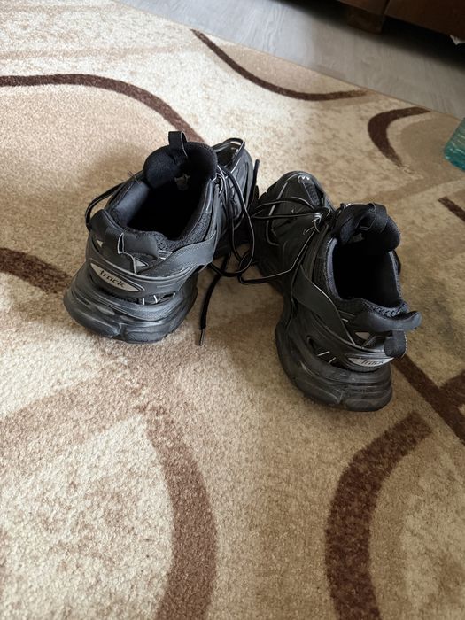 balenciaga track
