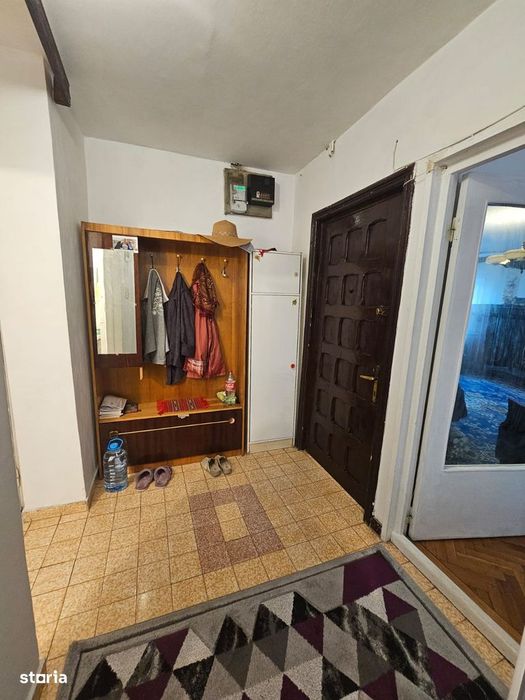 Apartament 3 camere, decomandat, etajul 1. Lăpuș