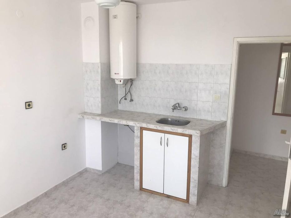 Дава се под наем Едностаен апартамент в Бургас, Лазур - 50 кв.м за 255 € - Снимка #3