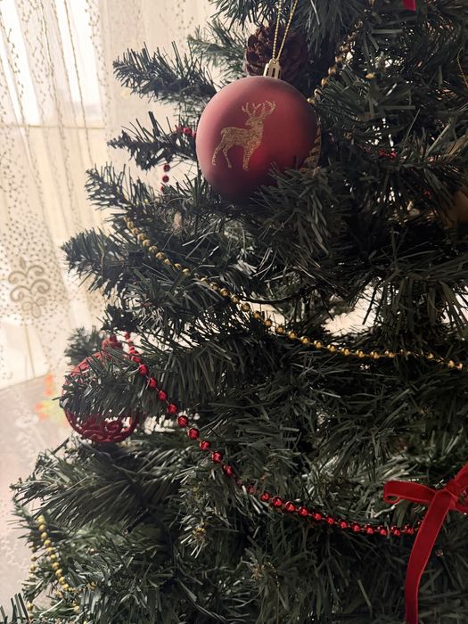 Елка с игрушками