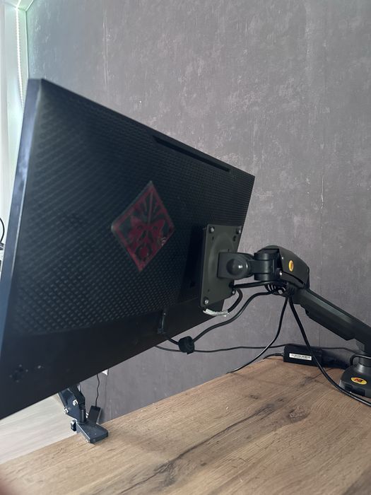 Продам игровой монитои 240герц