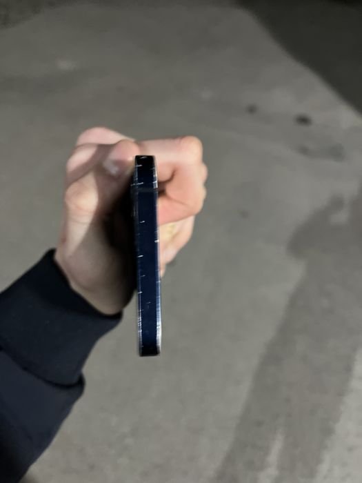 Продам Iphone 12