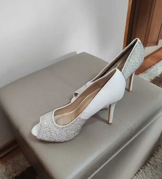 Дамски елегантни обувки на висок ток